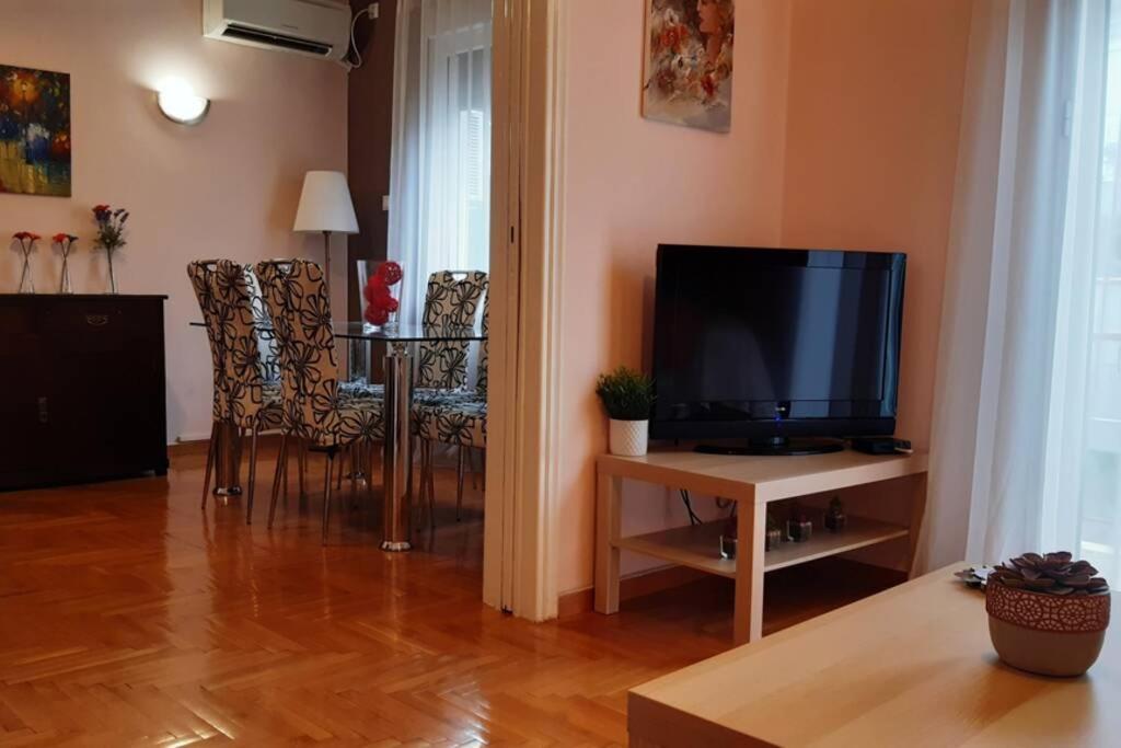 Georgia'S Cozy Apartment In Koukaki アテネ エクステリア 写真
