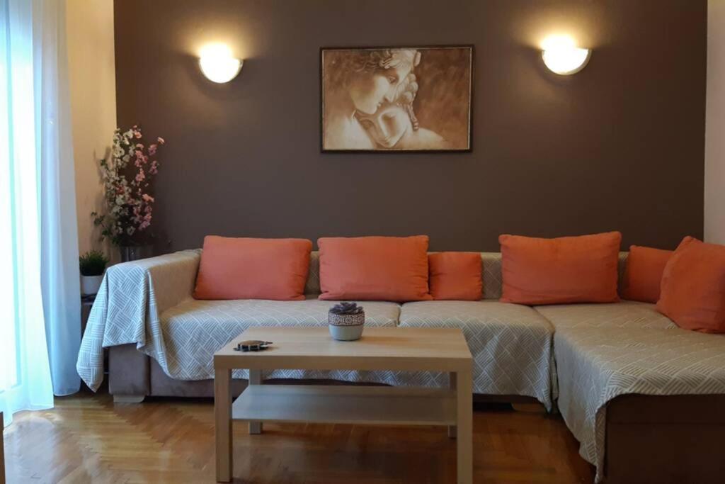 Georgia'S Cozy Apartment In Koukaki アテネ エクステリア 写真