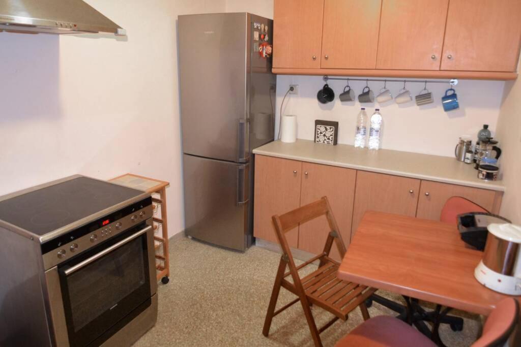 Georgia'S Cozy Apartment In Koukaki アテネ エクステリア 写真
