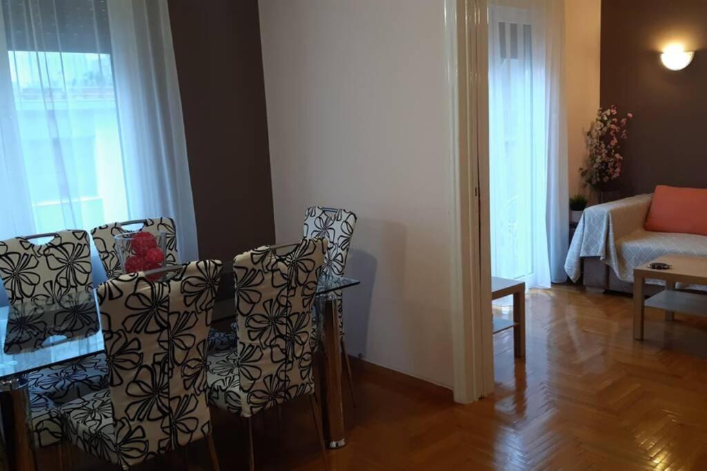 Georgia'S Cozy Apartment In Koukaki アテネ エクステリア 写真