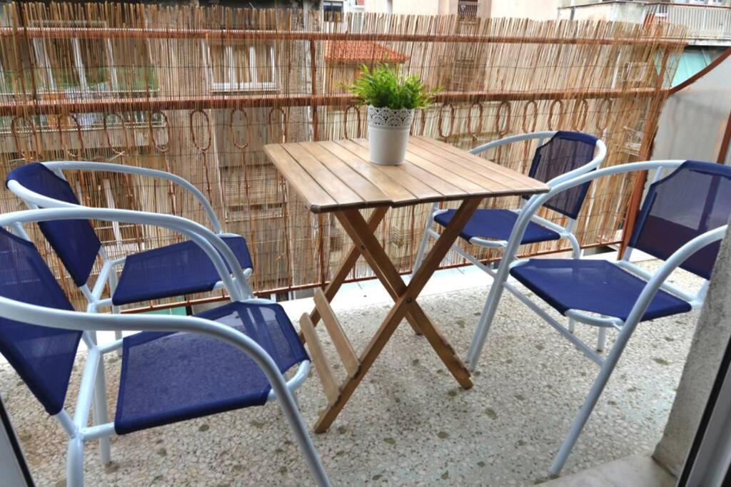 Georgia'S Cozy Apartment In Koukaki アテネ エクステリア 写真